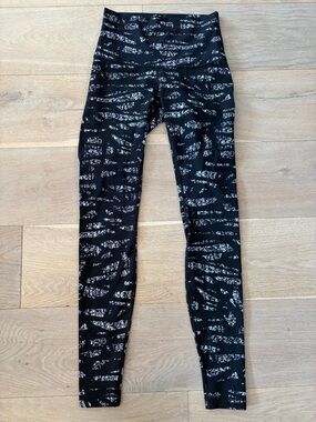 Lululemon Wunder Under high-rise leggings in the Graf Black White yoga - sz 6